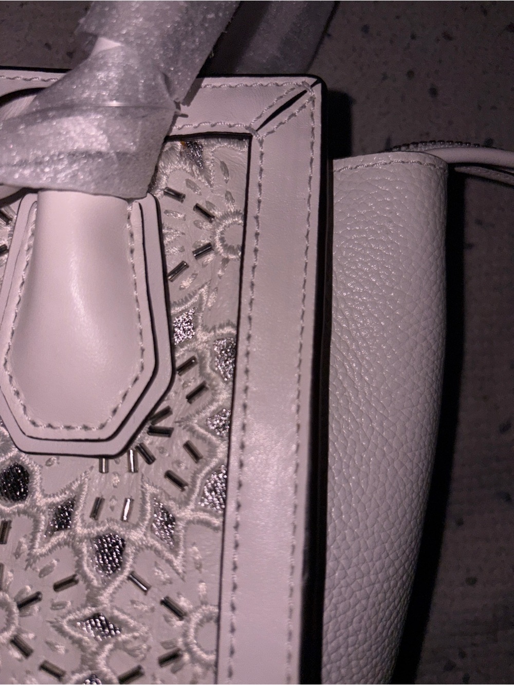 White Lace-Overlay Women's Tote crossbodyHandbag Michael Kors new with defects - Picture 11 of 12